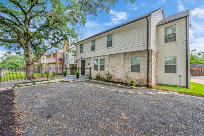 2817 Southmore Boulevard, Houston, TX 77004 photo 2