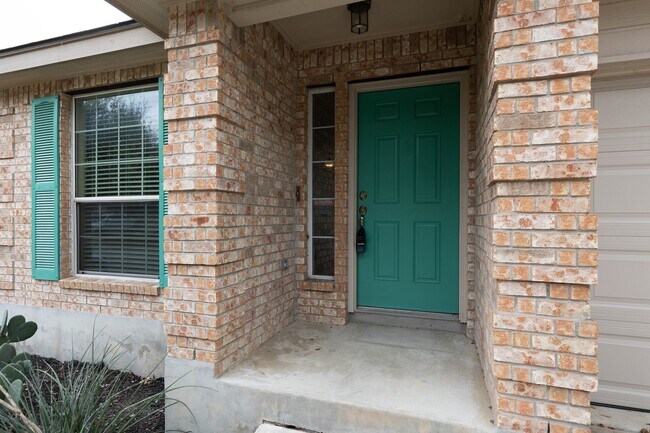 2476 Medina Dr New Braunfels, TX 78130 photo 4