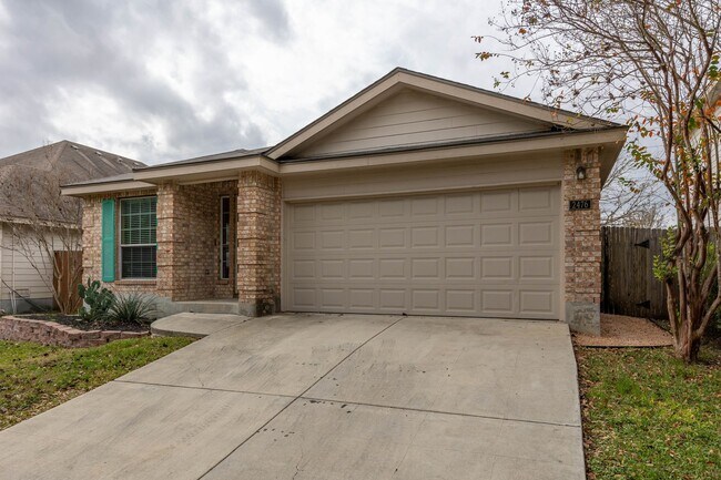 2476 Medina Dr New Braunfels, TX 78130 photo 2