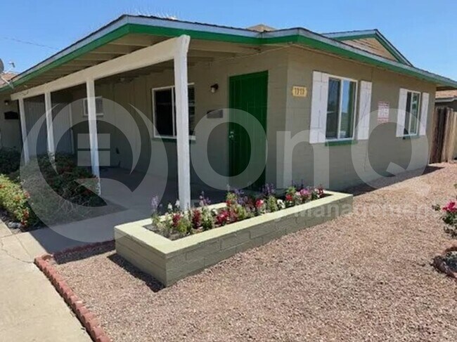 1717 N 42nd St Phoenix, AZ 85008 photo 4