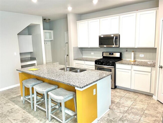 239 Spanish Star Trl Dripping Springs, TX 78620 photo 3