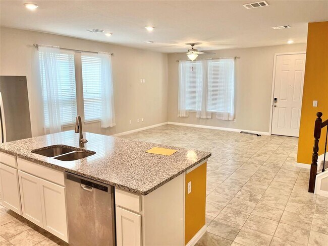 239 Spanish Star Trl Dripping Springs, TX 78620 photo 2