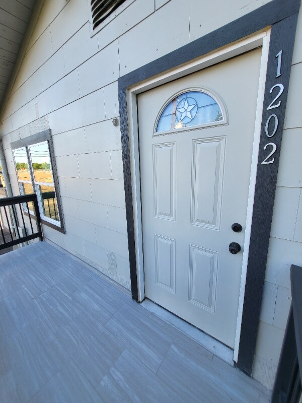 2417 Castroville Rd San Antonio, TX 78237 photo 3