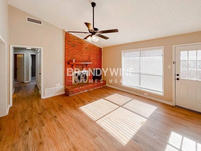 5505 Key Bend Garland, TX 75043 photo 4