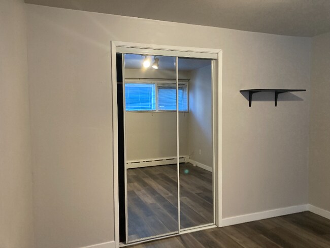 4742 22nd Ave NE Seattle, WA 98105 photo 2