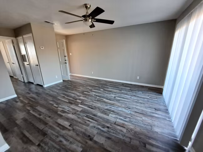 Hillcrest Apartments photo 3