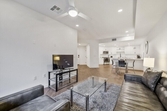 8875 Costa Verde Blvd San Diego, CA 92122 photo 4