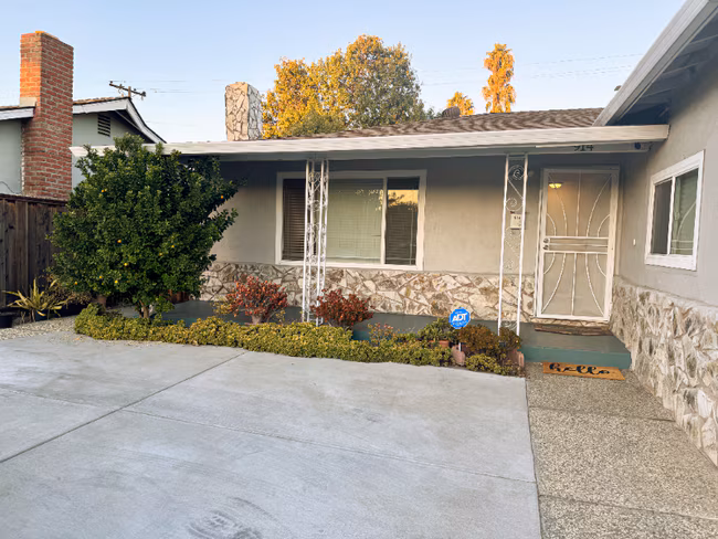 914 McCreery Ave San Jose, CA 95116 photo 2