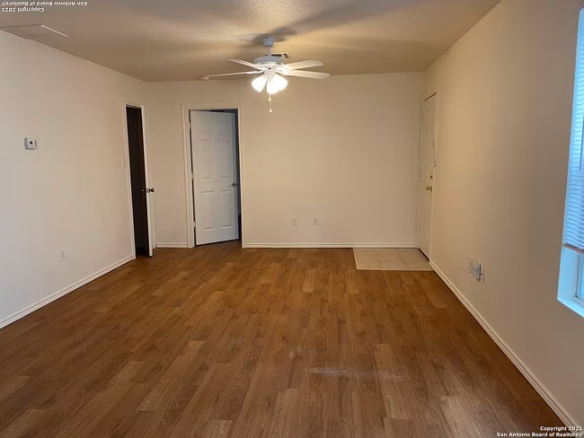11249 Terra Loop Rd San Antonio, TX 78233 photo 4