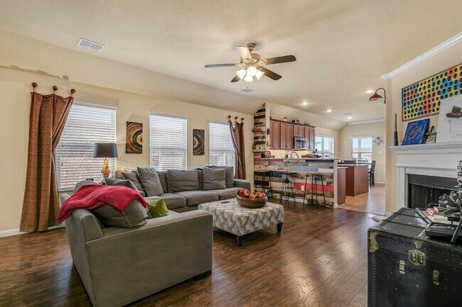 9109 Holliday Lane, Aubrey, TX 76227 photo 4