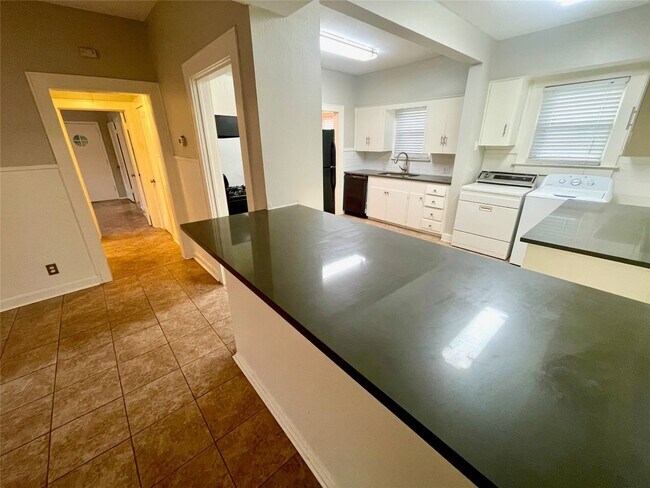 2612 E 2nd St Austin, TX 78702 photo 4