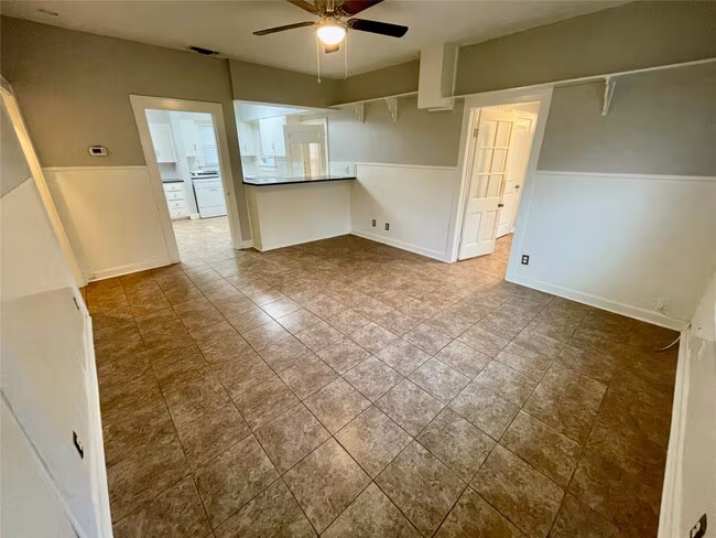 2612 E 2nd St Austin, TX 78702 photo 3