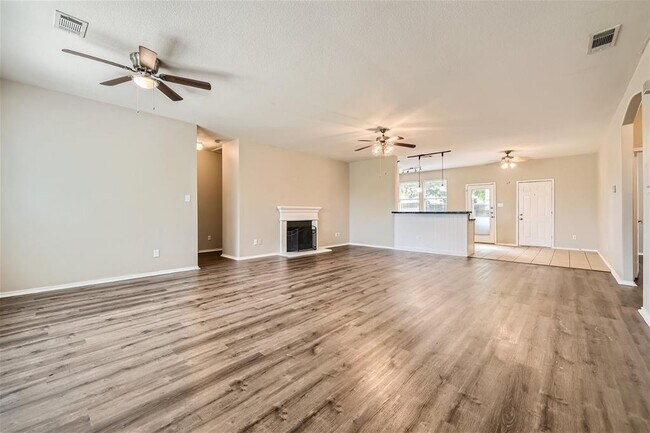 103 Hollow Tree Drive, Red Oak, TX 75154 photo 3
