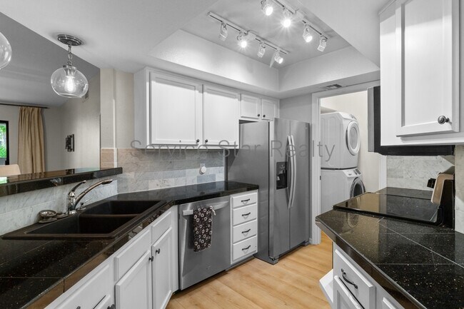 5104 N 32nd St Phoenix, AZ 85018 photo 4