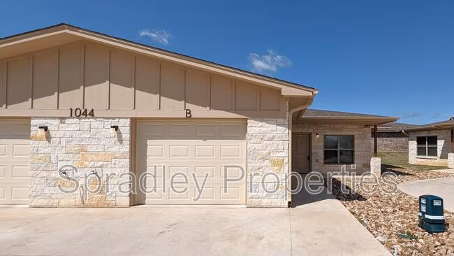 1044 Hibiscus Dr Belton, TX 76513 photo 2