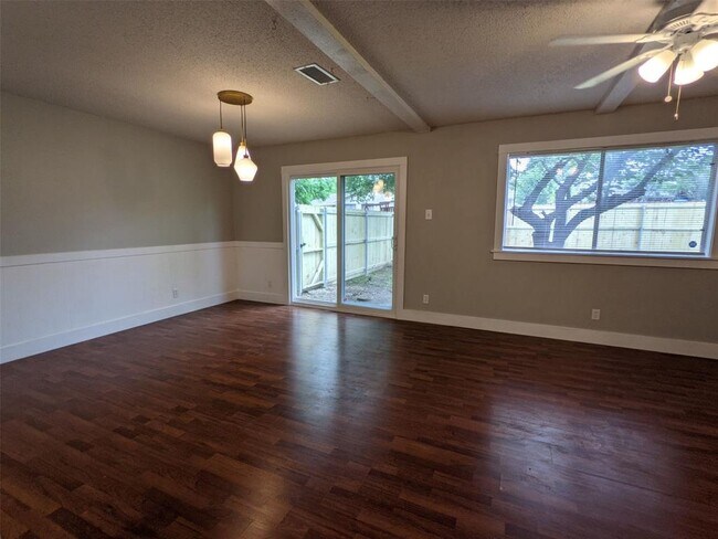 2121 Travis Drive, Carrollton, TX 75006 photo 4