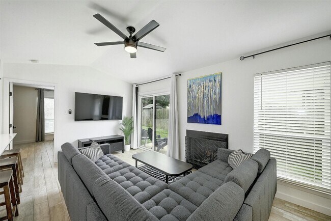 3605 Leafield Dr Austin, TX 78749 photo 3