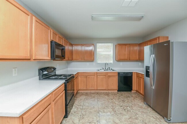 1000 Bumble Bee Drive, Lancaster, TX 75134 photo 5