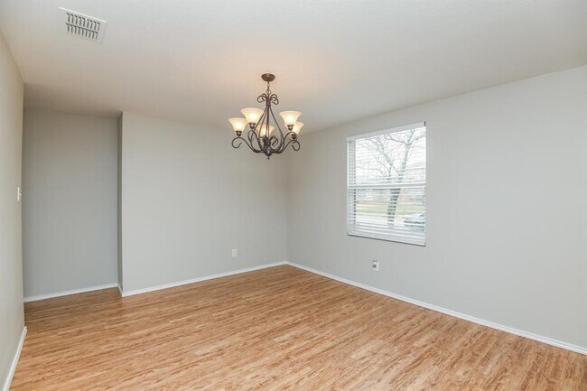 1000 Bumble Bee Drive, Lancaster, TX 75134 photo 4
