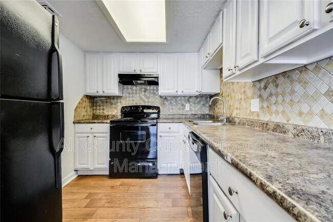 300 Carmen Ct Austin, TX 78752 photo 5