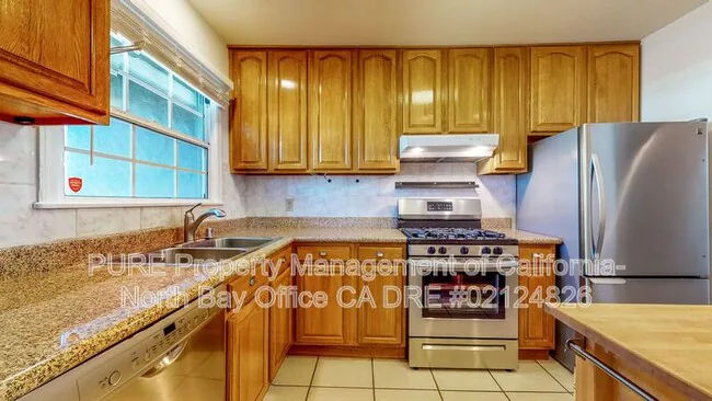 1536 Parker Dr Santa Rosa, CA 95405 photo 2