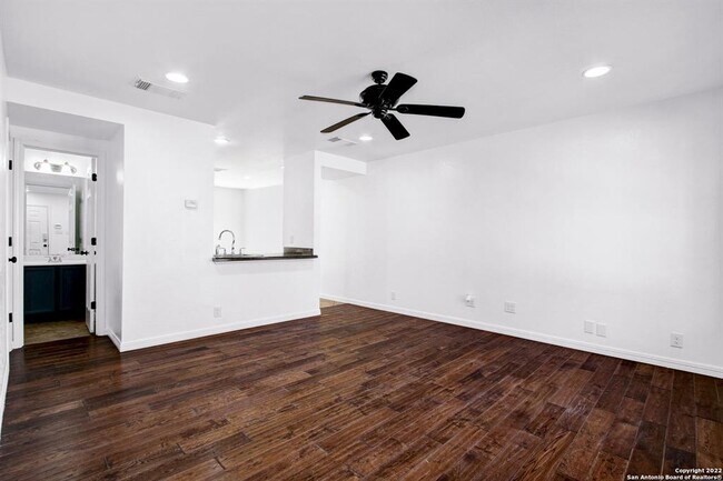 10110 Amber Flora Dr San Antonio, TX 78251 photo 5