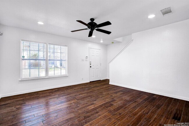 10110 Amber Flora Dr San Antonio, TX 78251 photo 3