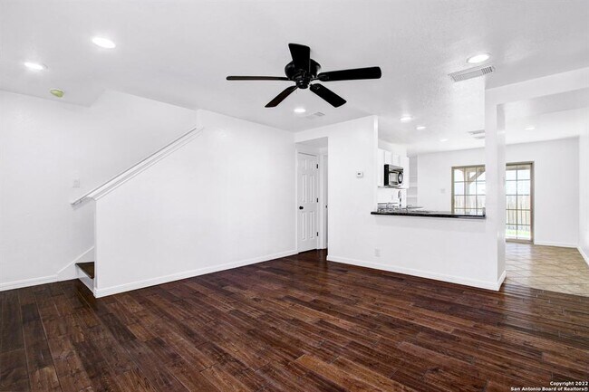 10110 Amber Flora Dr San Antonio, TX 78251 photo 4