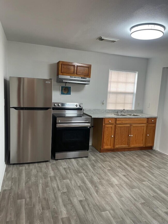 11357 Gil Rodriguez Loop, Houston, TX 77075 photo 3