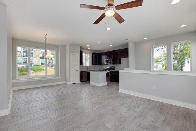 2004 Warely Ln Austin, TX 78741 photo 5