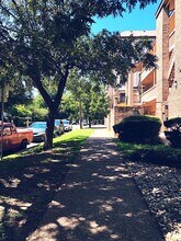 2210 Pearl St Austin, TX 78705 photo 2