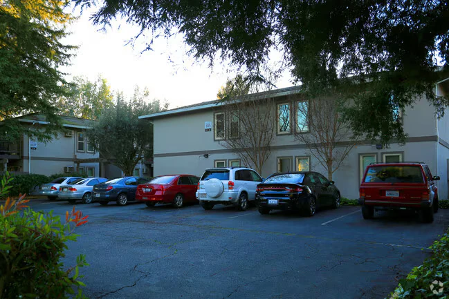 2BR/1BA Apartment on Walnut St · Napa photo 4