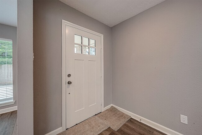 1623 Cherry Ridge Drive, Houston, TX 77077 photo 2