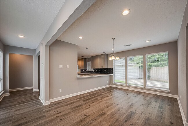 1623 Cherry Ridge Drive, Houston, TX 77077 photo 5