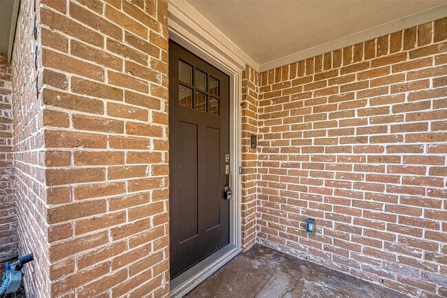 1623 Cherry Ridge Drive, Houston, TX 77077 photo 3