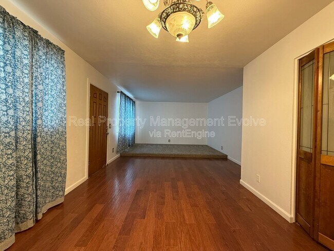 2332 W Diana Ave Phoenix, AZ 85021 photo 4