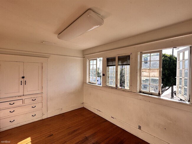 901 Pier View Wy Oceanside, CA 92054 photo 2