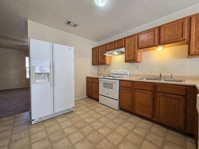 2808 Leroy Cir Killeen, TX 76542 photo 4