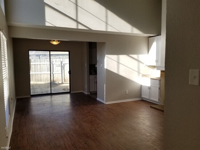 616 Lost Springs Court, Arlington, TX 76012 photo 3