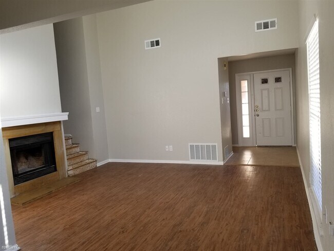 616 Lost Springs Court, Arlington, TX 76012 photo 2