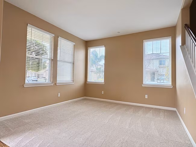 Beautiful 2 story in Garin Ranch photo 3