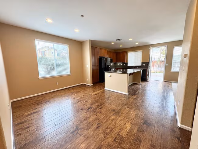 Beautiful 2 story in Garin Ranch photo 4