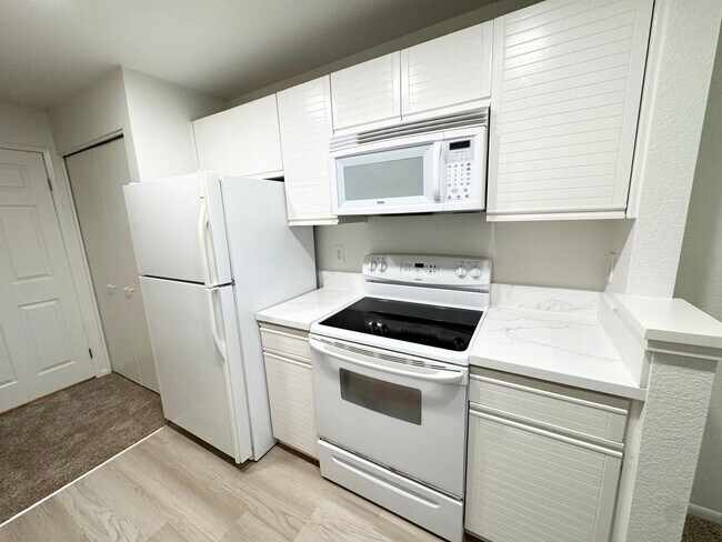 Perfect Shape Upgraded Pleasanton Condo with many Extras photo 4