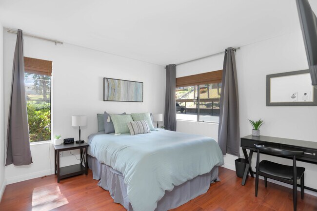 10240 Black Mountain Rd San Diego, CA 92126 photo 4