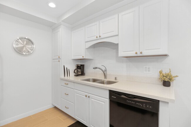 10240 Black Mountain Rd San Diego, CA 92126 photo 3