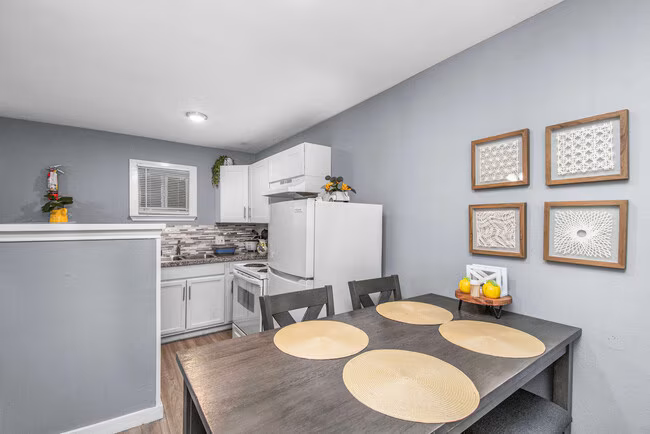 Bristol Oaks Apartments photo 5