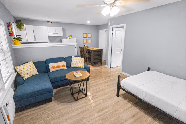 Bristol Oaks Apartments photo 2