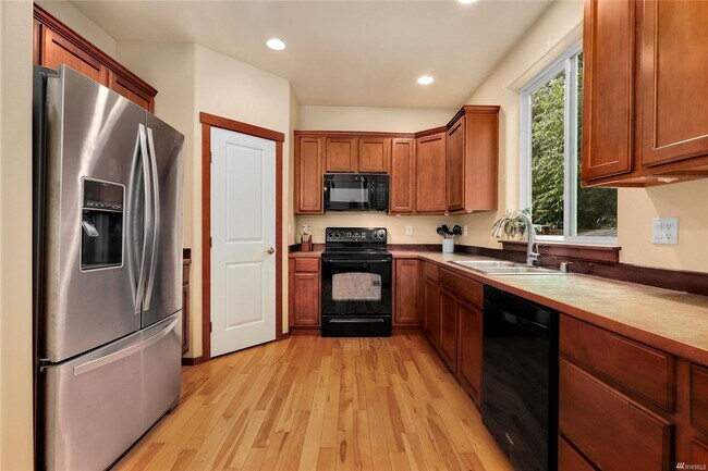 House for RENT: Lynnwood/Brier 3 br - 2.5 bath Dogs OK photo 5