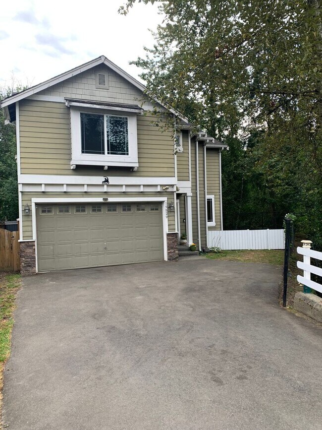 House for RENT: Lynnwood/Brier 3 br - 2.5 bath Dogs OK photo 2