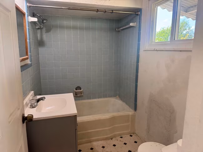 108 Robert E Lee San Antonio, TX 78214 photo 4